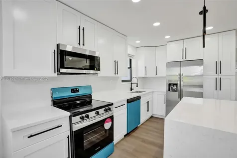 1302 S 22nd Court Hollywood FL 33020