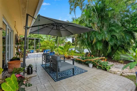 901 W Tropical Way Plantation FL 33317