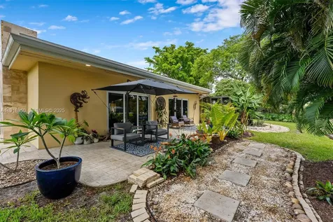 901 W Tropical Way Plantation FL 33317