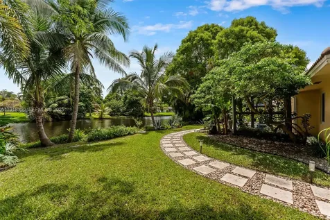 901 W Tropical Way Plantation FL 33317