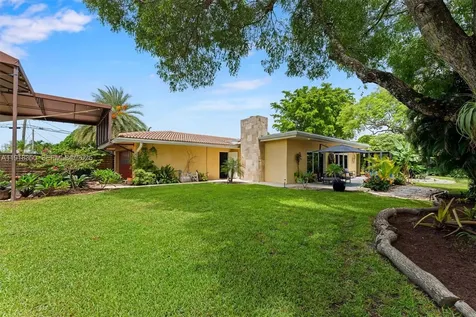 901 W Tropical Way Plantation FL 33317