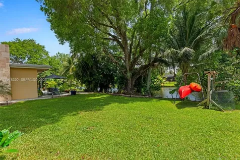 901 W Tropical Way Plantation FL 33317