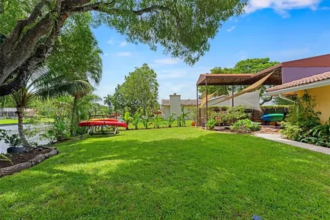 901 W Tropical Way Plantation FL 33317