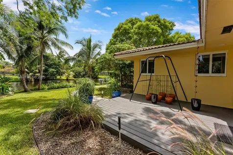 901 W Tropical Way Plantation FL 33317