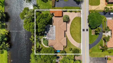 901 W Tropical Way Plantation FL 33317