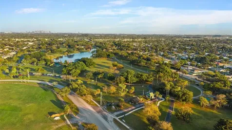901 W Tropical Way Plantation FL 33317