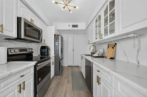 3500 Mystic Pointe Drive Aventura FL 33180