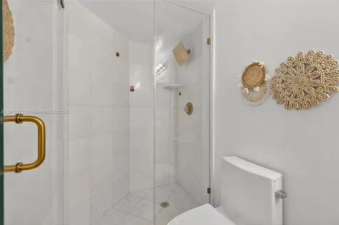 3500 Mystic Pointe Drive Aventura FL 33180