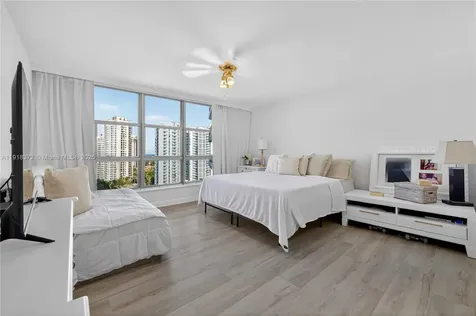 3500 Mystic Pointe Drive Aventura FL 33180