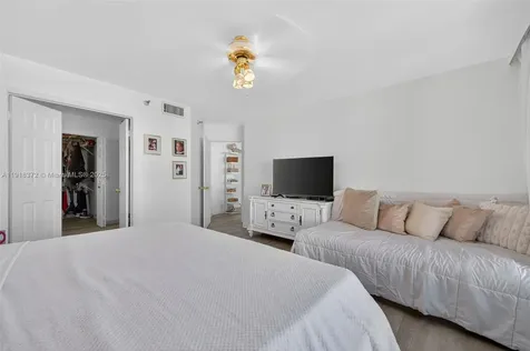 3500 Mystic Pointe Drive Aventura FL 33180