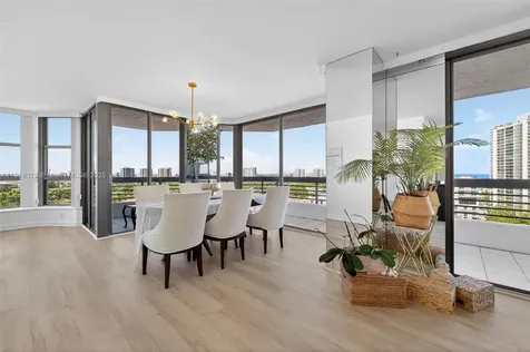 3500 Mystic Pointe Drive Aventura FL 33180