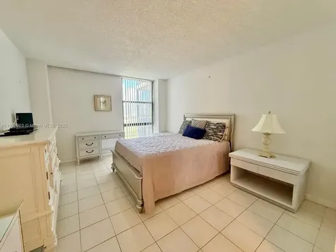 20301 W Country Club Drive Aventura FL 33180