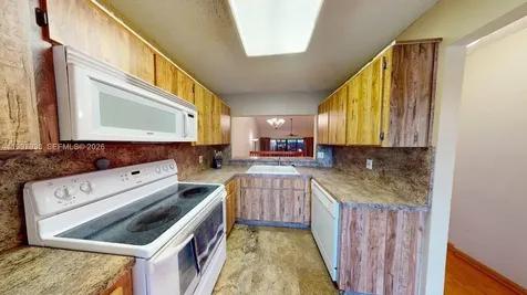 4222 SW 87th Terrace Davie FL 33328