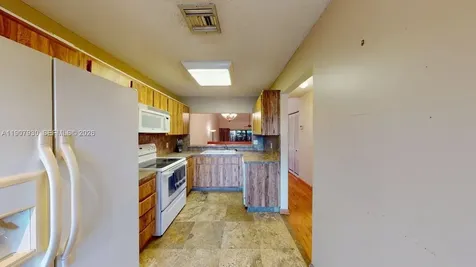 4222 SW 87th Terrace Davie FL 33328