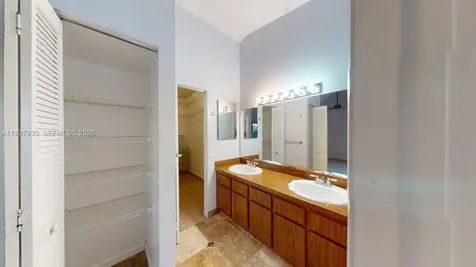 4222 SW 87th Terrace Davie FL 33328