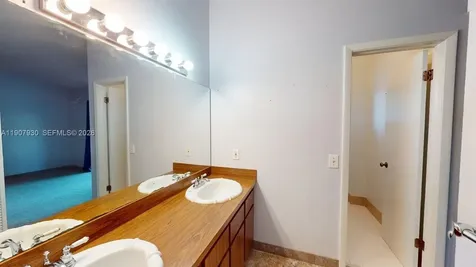 4222 SW 87th Terrace Davie FL 33328