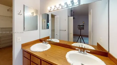 4222 SW 87th Terrace Davie FL 33328