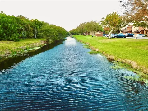 4222 SW 87th Terrace Davie FL 33328