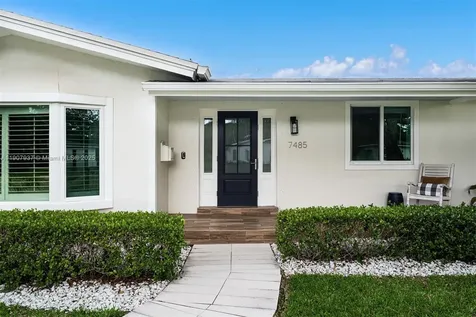 7485 SW 159th Terrace Palmetto Bay FL 33157