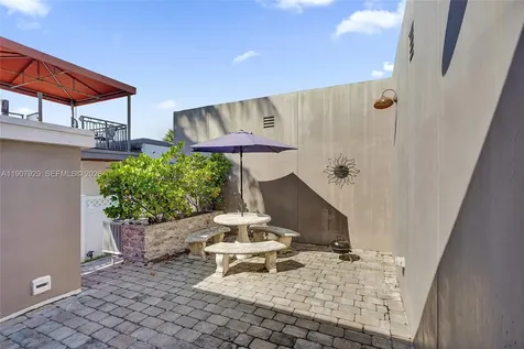 322 Oklahoma Street Hollywood FL 33019