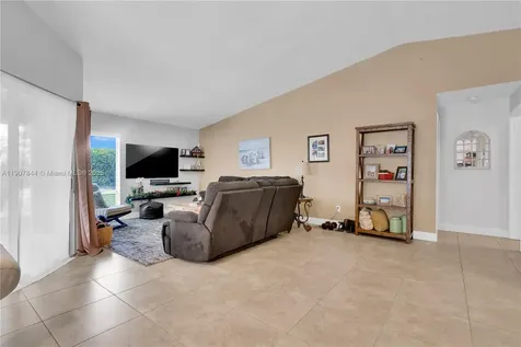 662 SE 27th Drive Homestead FL 33033
