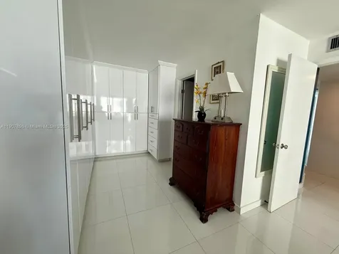 18051 Biscayne Boulevard Aventura FL 33160