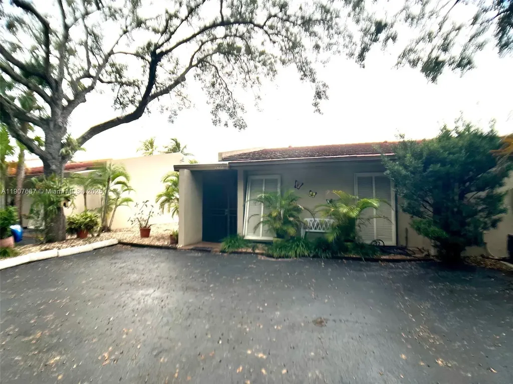 15167 Montrose Road Miami Lakes FL 33016