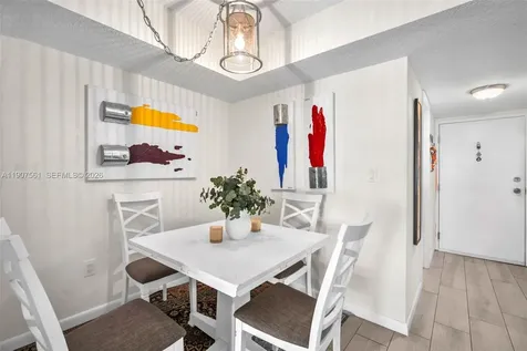 2600 Collins Avenue Miami Beach FL 33140
