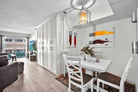 2600 Collins Avenue Miami Beach FL 33140
