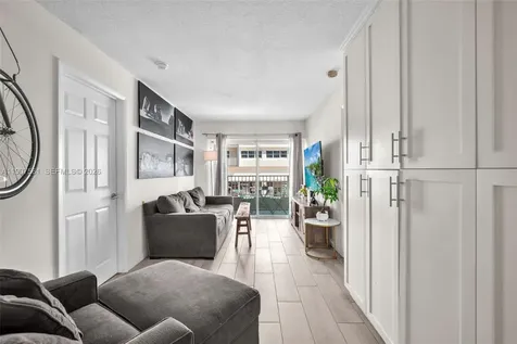 2600 Collins Avenue Miami Beach FL 33140