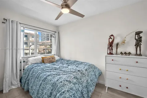 2600 Collins Avenue Miami Beach FL 33140