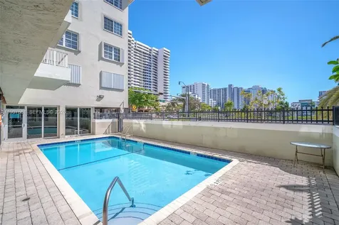 2600 Collins Avenue Miami Beach FL 33140