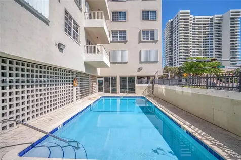 2600 Collins Avenue Miami Beach FL 33140