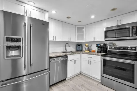2600 Collins Avenue Miami Beach FL 33140