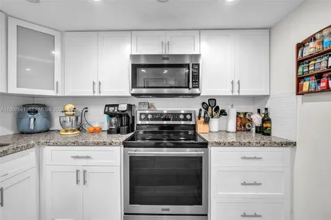 2600 Collins Avenue Miami Beach FL 33140