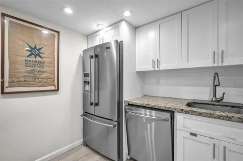 2600 Collins Avenue Miami Beach FL 33140