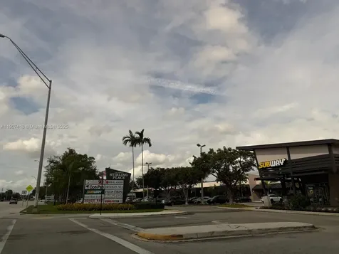 6827 Stirling Davie FL 33314