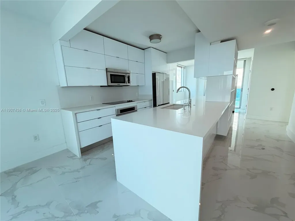 2641 N Flamingo Road Sunrise FL 33323