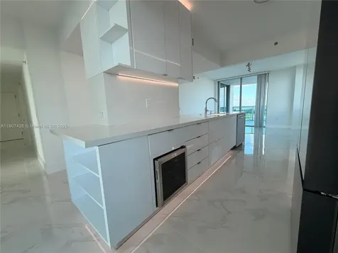 2641 N Flamingo Road Sunrise FL 33323