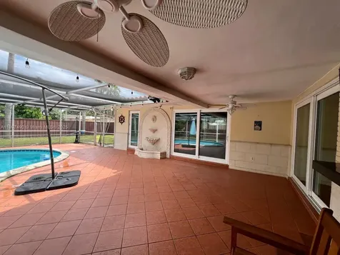 2001 N 41st Avenue Hollywood FL 33021