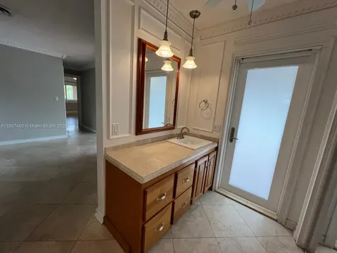 2001 N 41st Avenue Hollywood FL 33021