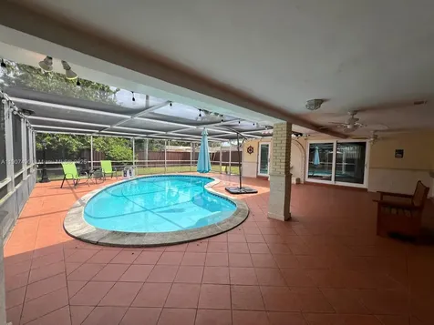 2001 N 41st Avenue Hollywood FL 33021