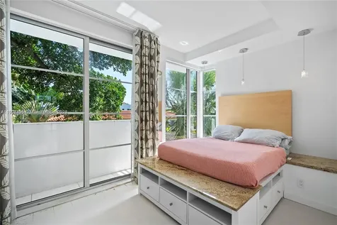 1600 Michigan Avenue Miami Beach FL 33139