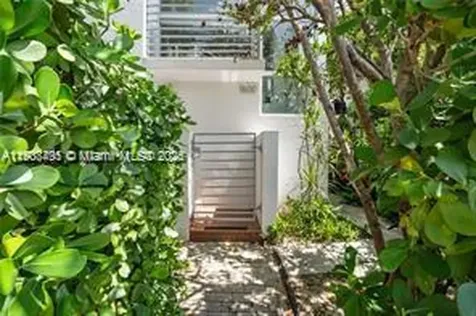 1600 Michigan Avenue Miami Beach FL 33139