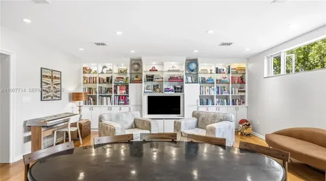 4805 Cherokee Avenue Miami Beach FL 33140