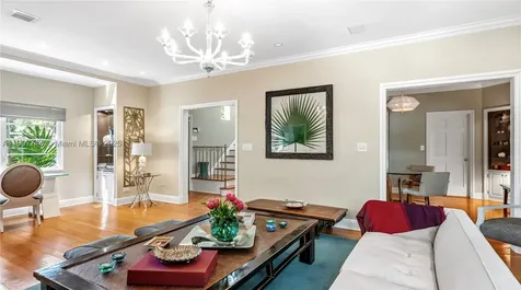 4805 Cherokee Avenue Miami Beach FL 33140