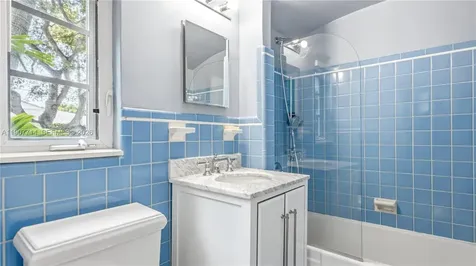 4805 Cherokee Avenue Miami Beach FL 33140