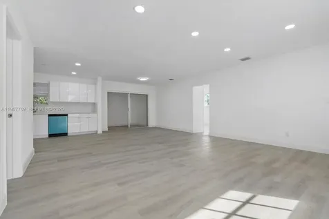261 NE 172nd Street North Miami Beach FL 33162