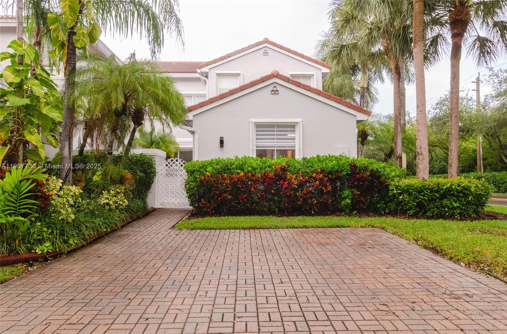 1115 Cherrypalm Hollywood FL 33019