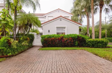 1115 Cherrypalm Hollywood FL 33019